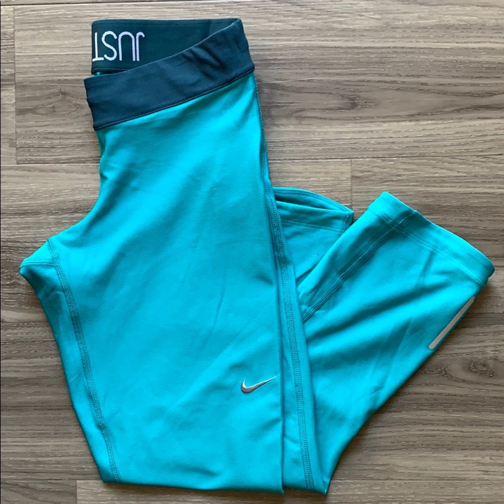 NIKE Dri-Fit Crop Leggings